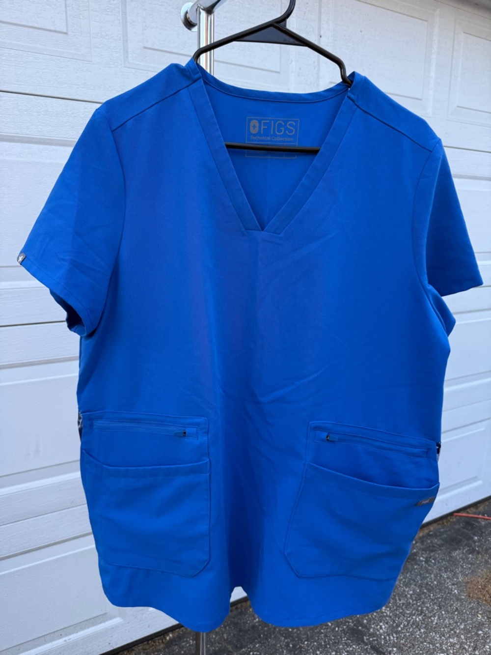 FIGS Technical Collection Accra Scrub Top Womens L Blue Limited Feather 6 Pocket